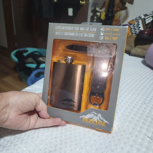 PACIFIC TRAIL NIB COPPER WEEKEND TOOLS & FLASK SET - Picture 1 of 5